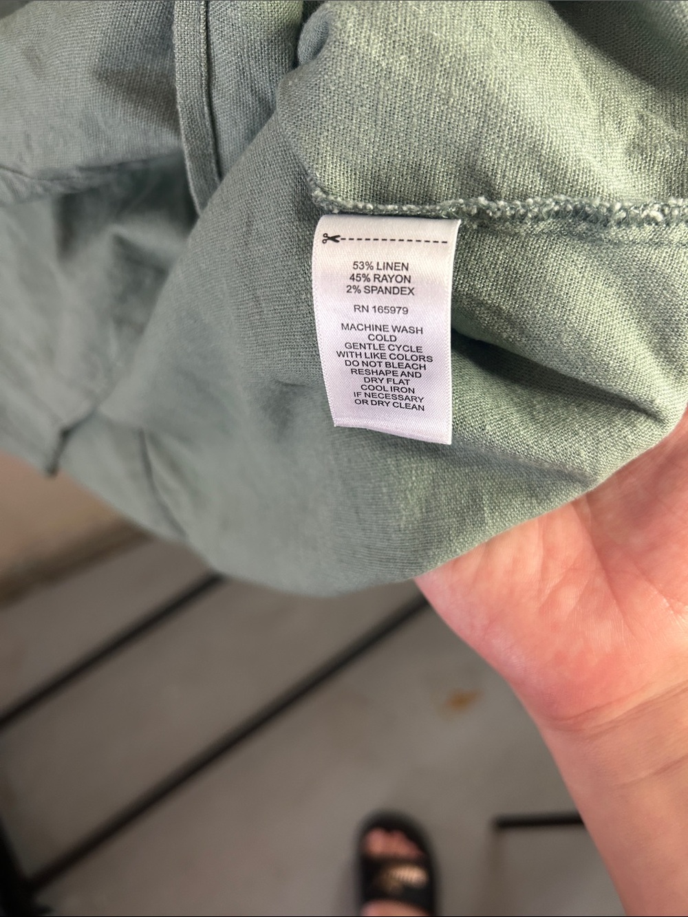 Cable & Gauge Studio Linen Blend Roll Tab Top Sage Green Large - Picture 6 of 12